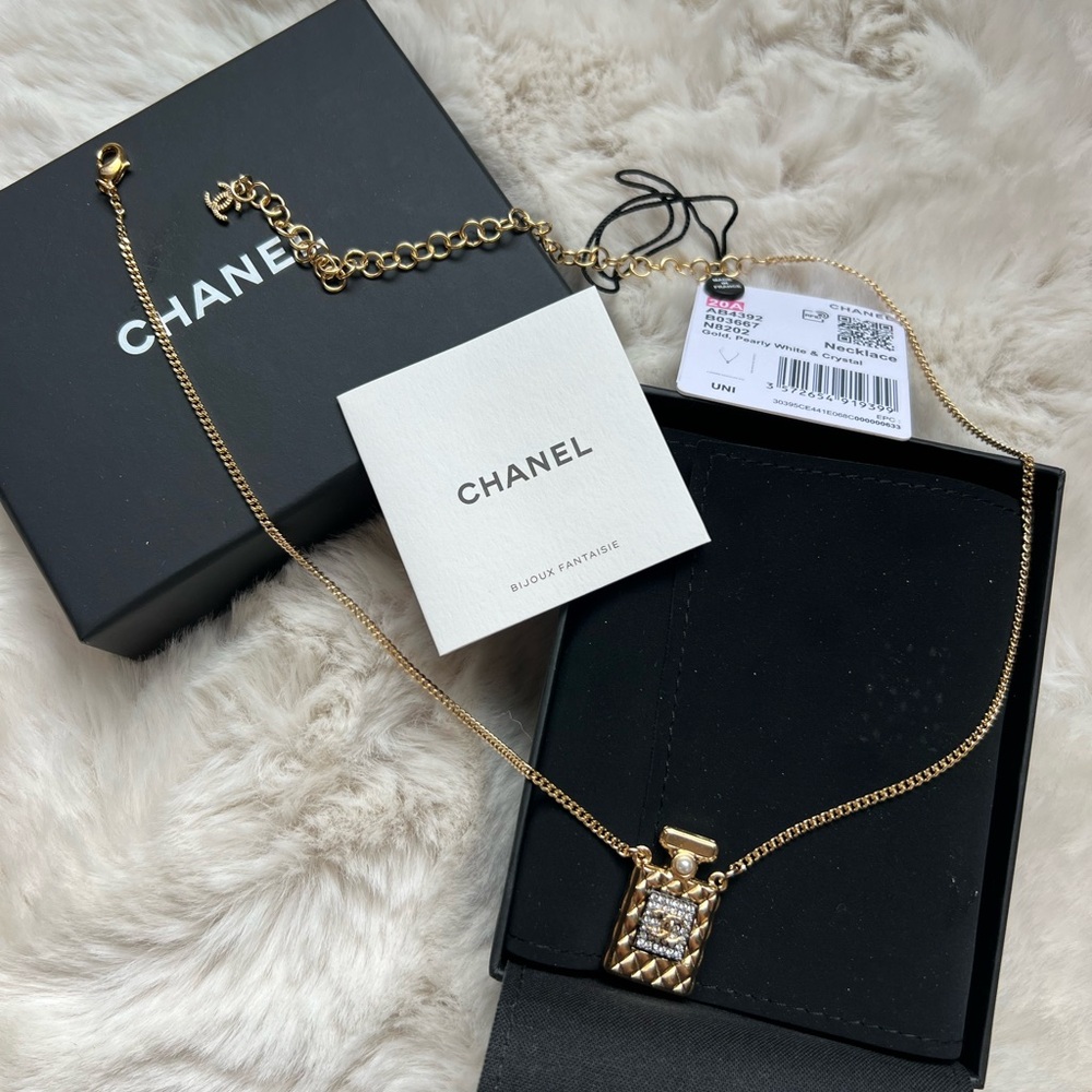 New authentic Chanel CC perfume bottle crystals faux pearl necklace Gold color - Picture 7 of 12